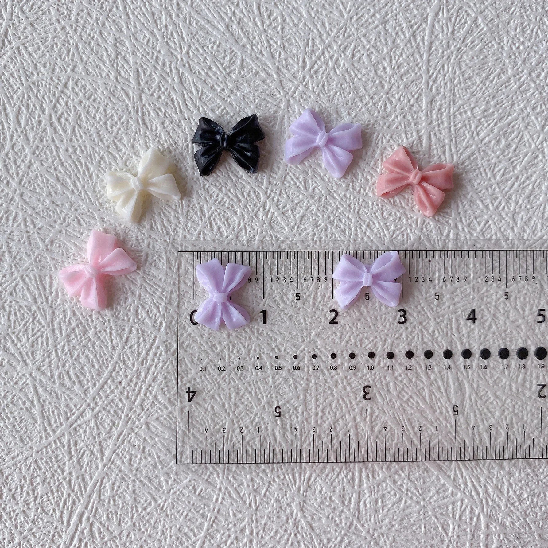 500-Pack Bowtie Nail Art Charms - Trendy Resin DIY Nail Accessories for a Chic and Glamorous Manicure Look